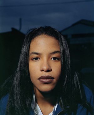 Aaliyah’s natural photo back in 1995 suggests she had plastic surgery to look like a swan