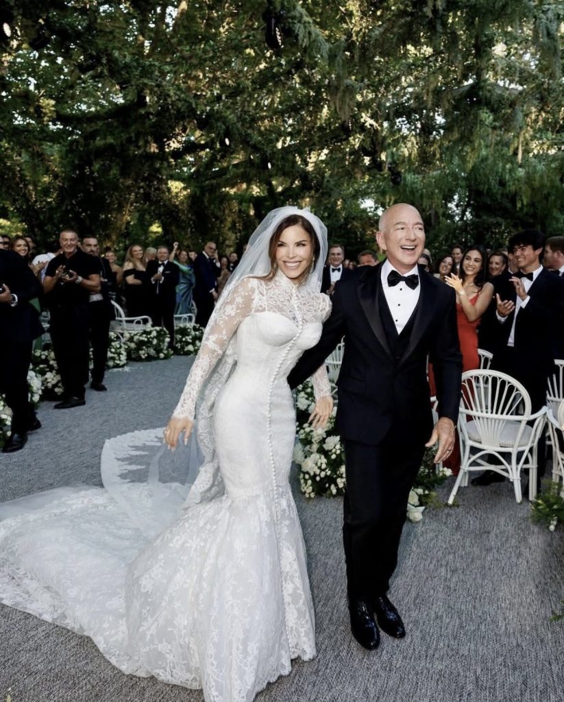 I’m seriously impressed with Laura Sanchez’s wedding dress except she wore white